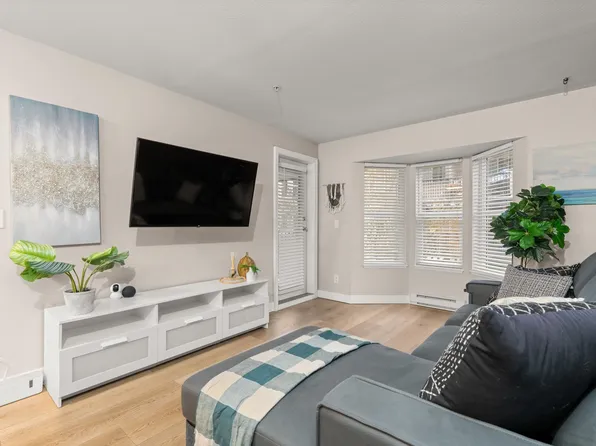 5454 198th St #204, Langley, BC V3A 1G2