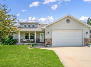 1843 Spruce Dr, Manitowoc, WI 54220