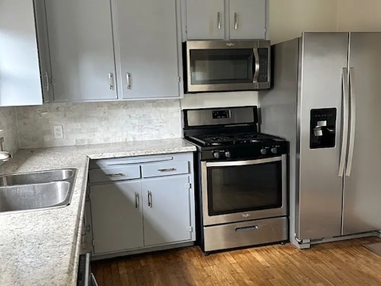 438 E Maple St — Photo 6