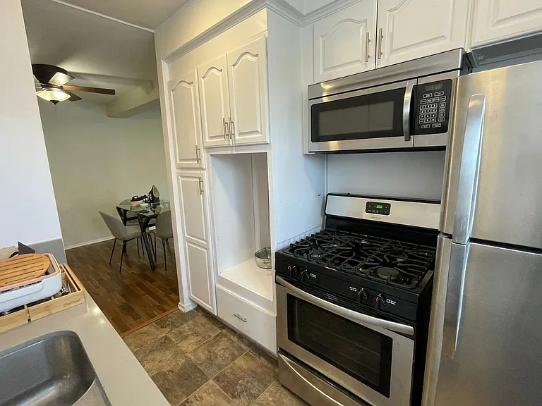 11645 Gorham Ave — Photo 15