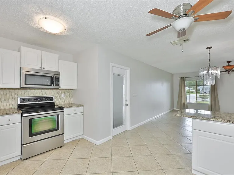 207 Islip Way — Photo 9