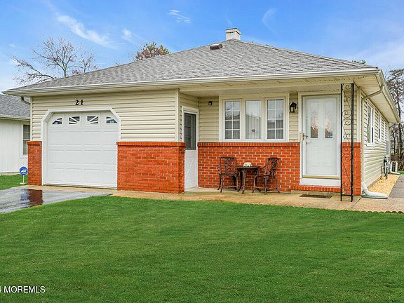 3rd image of 21 Barbados Drive S