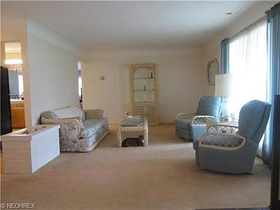 2nd image of 360 Dumbarton Blvd