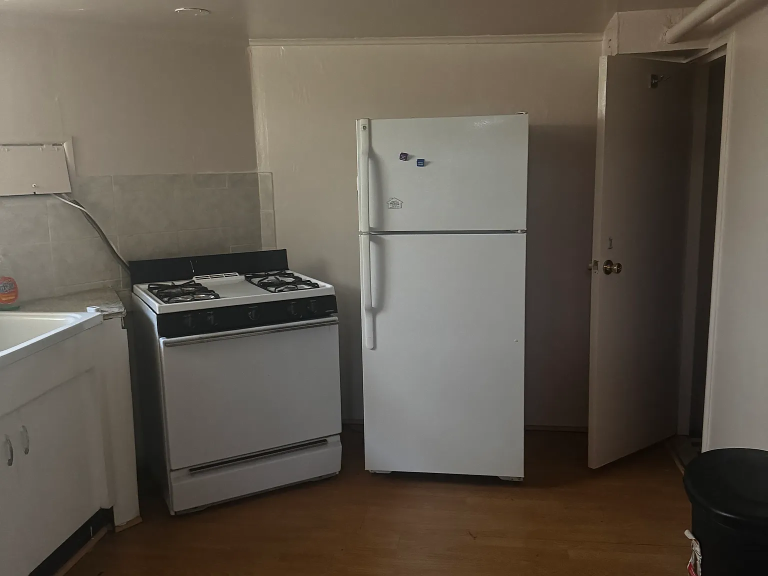 Studio, $1,400 — Photo 2