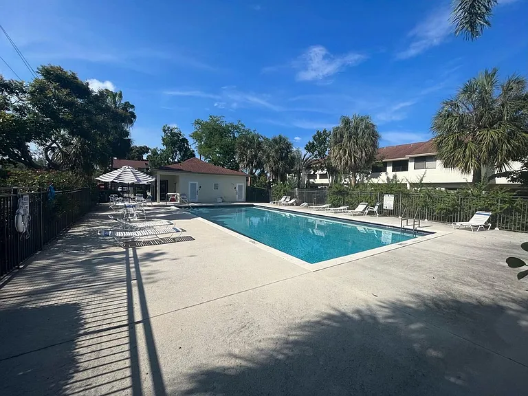 235 City View Dr #235 — Photo 4