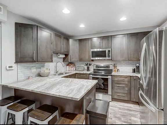 4th image of 2122 Saint James Ave APT 1