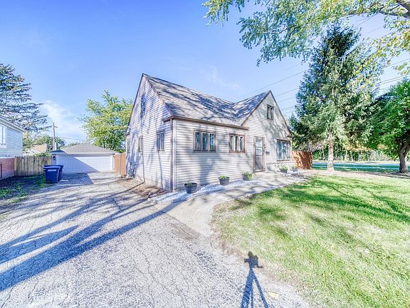 3rd image of 568 Sandra Ave