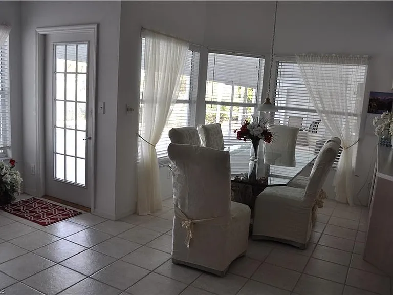 431 Dundee Ct — Photo 8