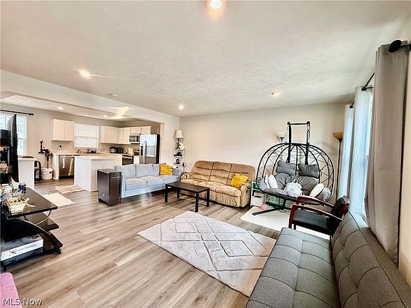 5th image of 114 Slate Ridge Dr #9