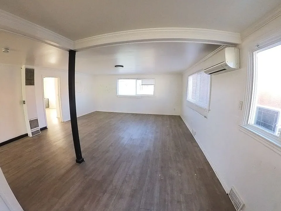 448 W Main St