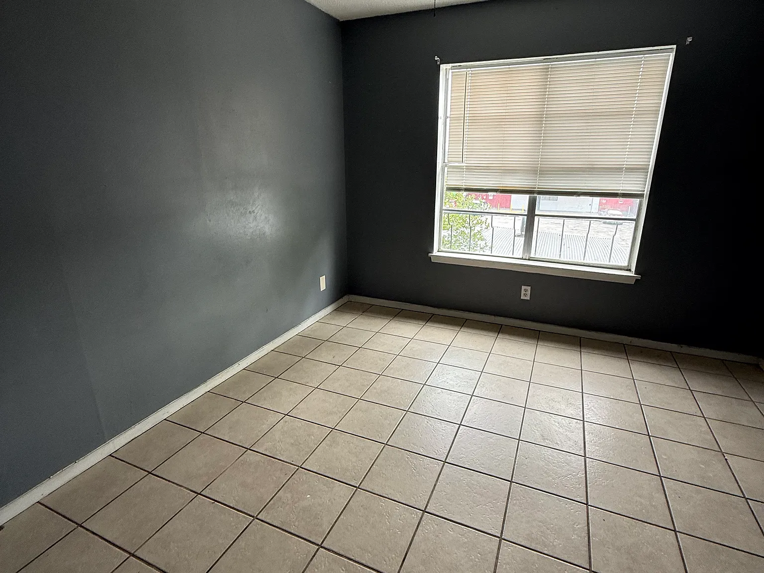 2 bed, 1.5 bath, 1000 sqft, $1,100 — Photo 3