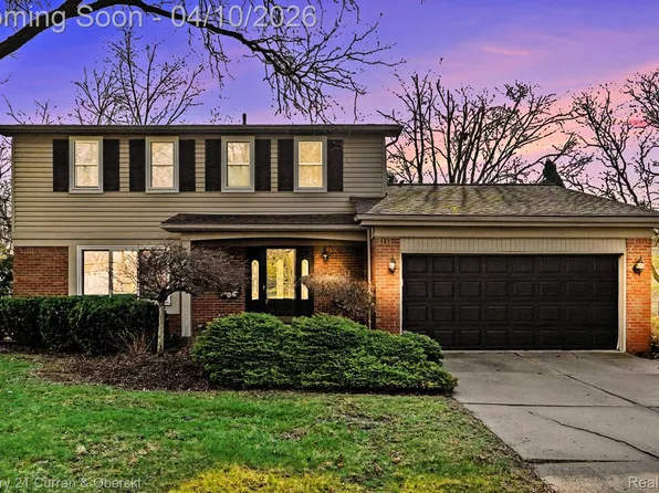 3836 Meadowbrook Dr, Troy, MI 48084