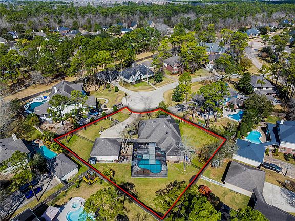 4th image of 1002 Acorn Court