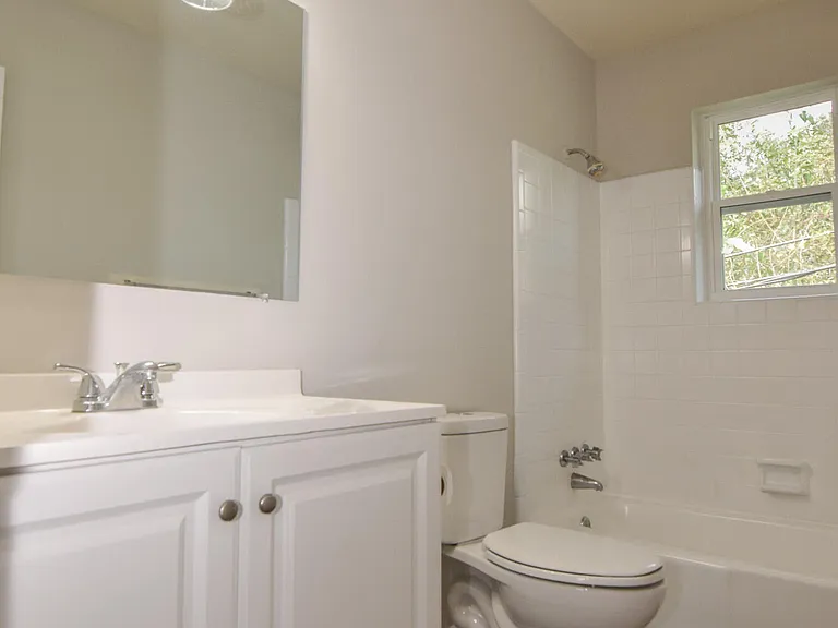 1731 W Avalon Cir #D — Photo 8