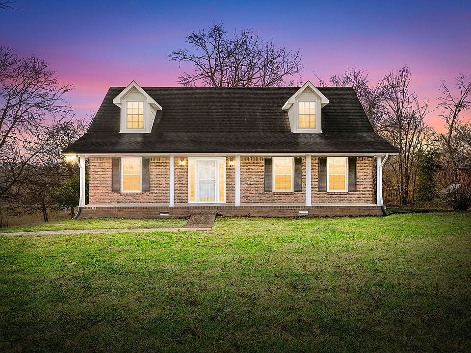1st image of 423 Warren Cir