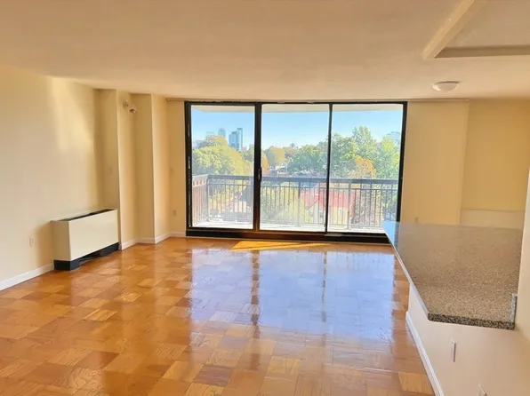 50 Longwood Ave APT 712, Brookline, MA 02446