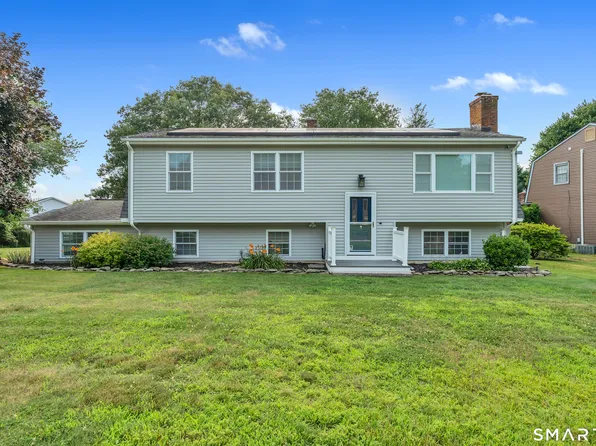 18 High Ridge Drive, Waterford, CT 06385