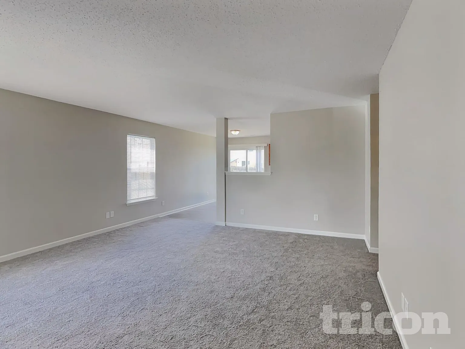 8102 States Bend Drive Indianapolis IN — Photo 2