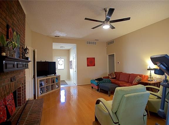 4th image of 1410 Dudley Dr