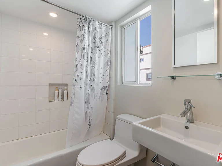 17083 Palisades Cir — Photo 25