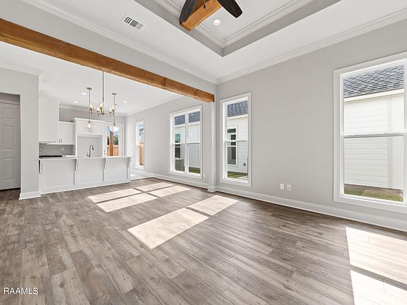 4th image of 501 Flores Ct