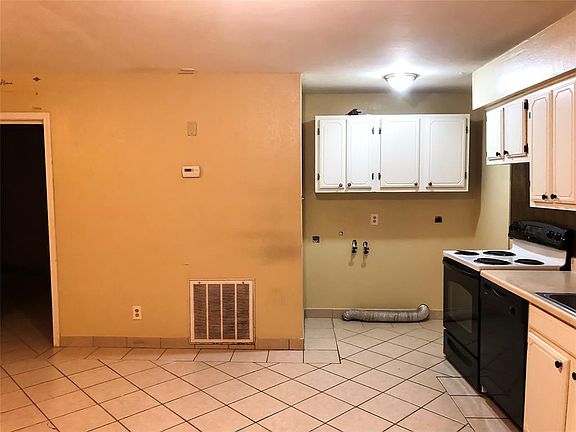 5th image of 516 1/2 11th Ave N APT 1