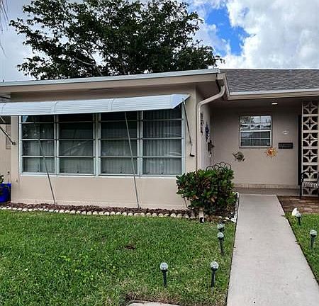 3rd image of 1252 Club Dr W APT C