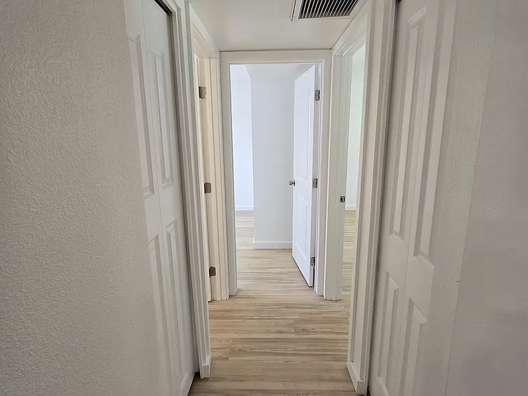 W Desert Crest Dr — Photo 1