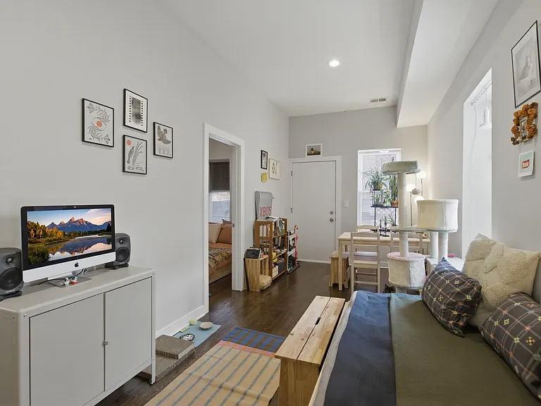 1854 W 18th St #1R — Photo 4
