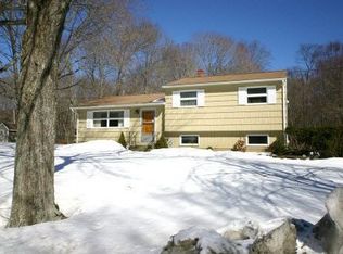 41 Oak Wood Dr, Monroe, CT 06468