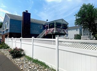 27 Cedar St, Highlands, NJ 07732