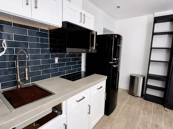 2524 E Willetta St Room 1, Phoenix, AZ 85008