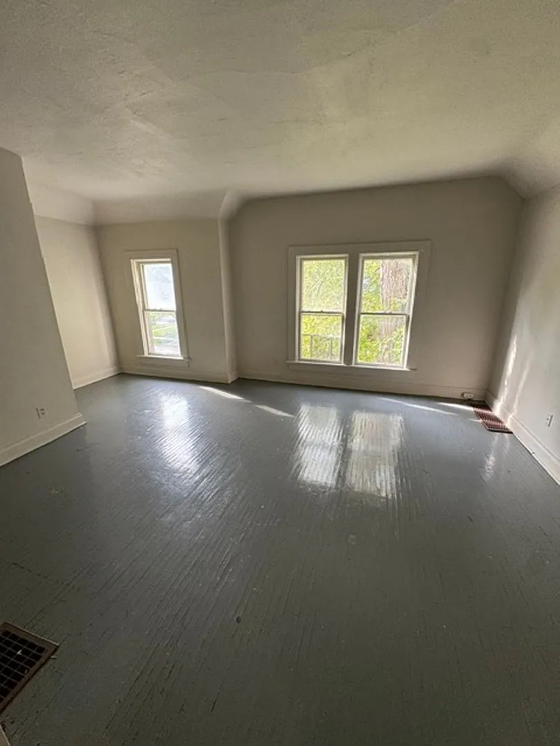 308 W Creighton Ave. — Photo 3