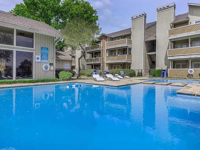 Lincoln Glens Apartments — Photo 13