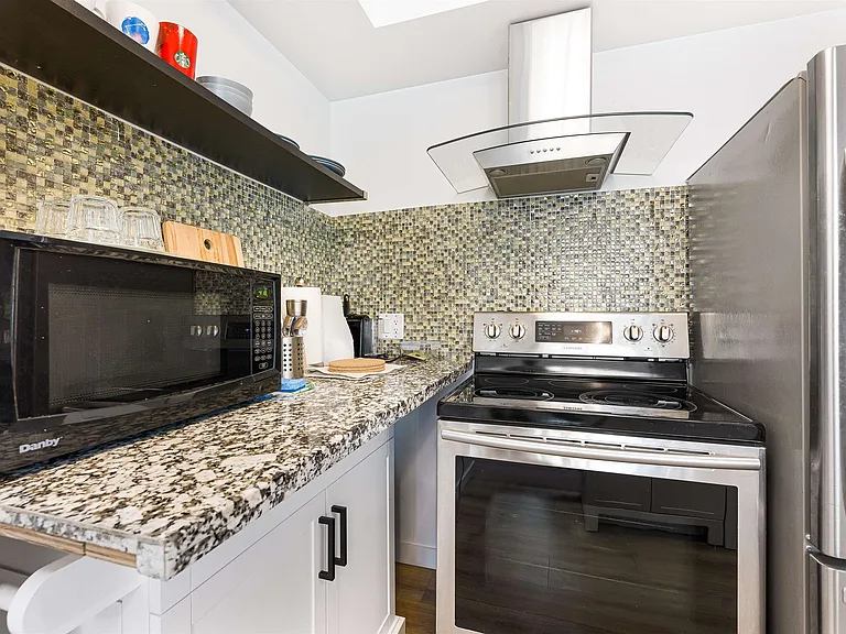 1050 Burrard St #1406 — Photo 1