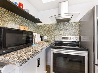 1050 Burrard St #1406, Vancouver, BC V6Z 2S3