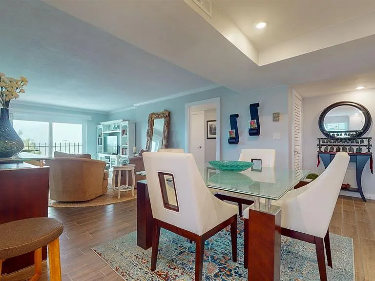 1120 N Shore Dr NE #501 — Photo 30