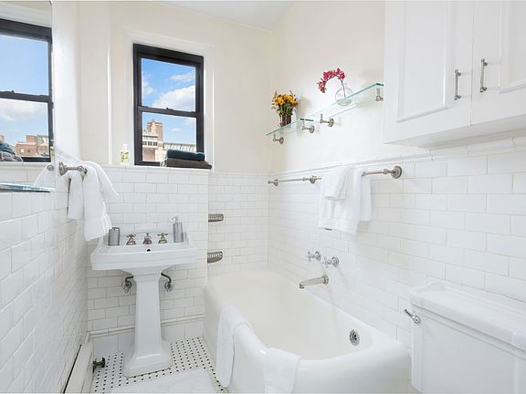 4th image of 1349 Lexington Ave APT 6D