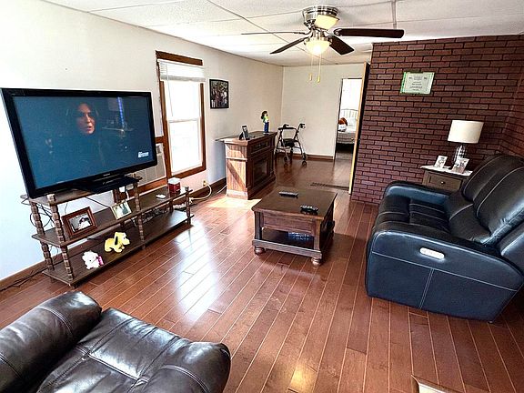 4th image of 714 Hedge Ave