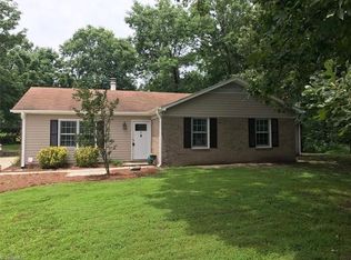 8 Wonderwood Cir, Greensboro, NC 27407