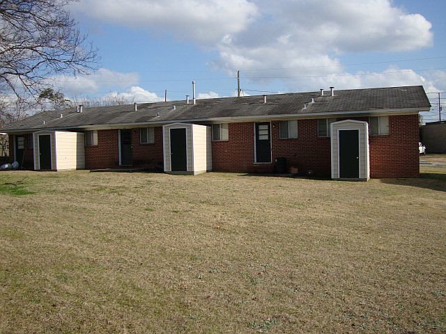 2nd image of 4545 Saunders Dr