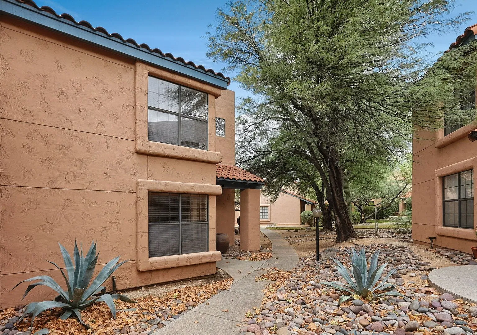 Catalina Foothills Living: 2-Bed + Loft Home with Private Patio | 85750 — Photo 4