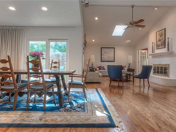 3rd image of 3711 Hulen Park Dr