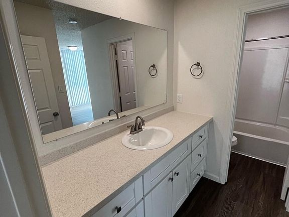 5th image of 2720 Broadway APT 13
