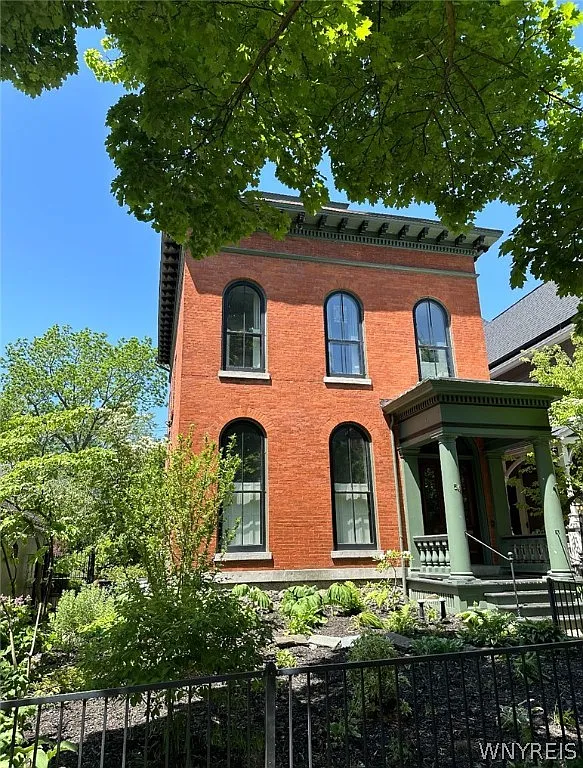 54 Irving Pl photo 1