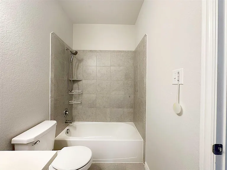 23610 Carducci Dr — Photo 37