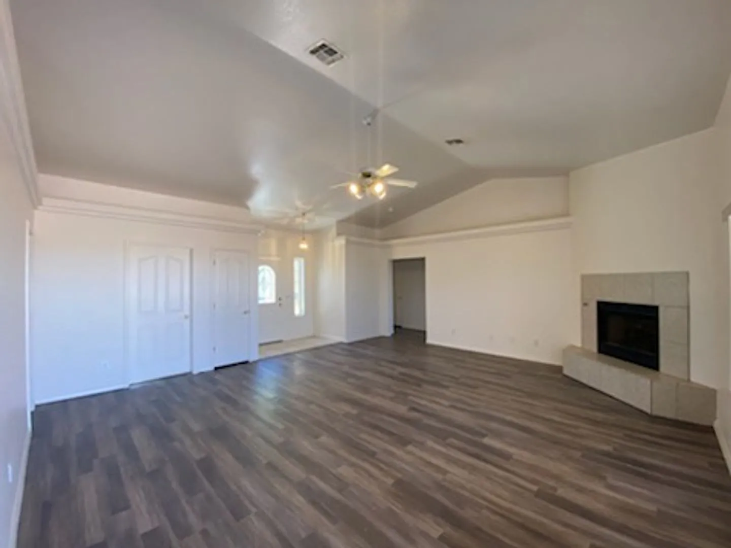 3 Bedroom 2 Bathroon Home — Photo 3