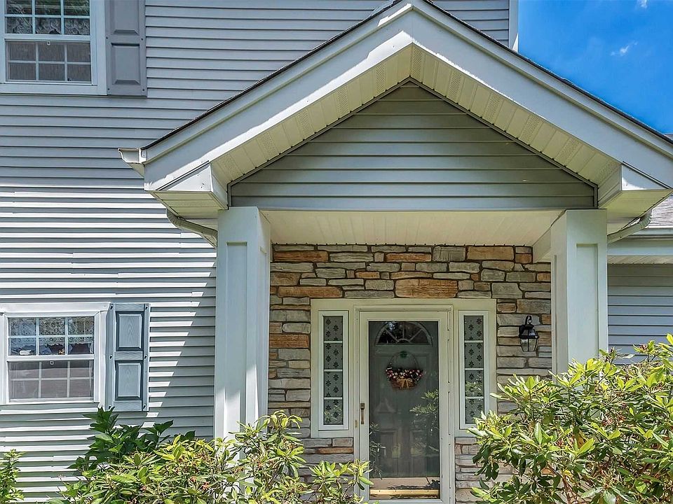 1st image of 582 Mirror Pond Ct