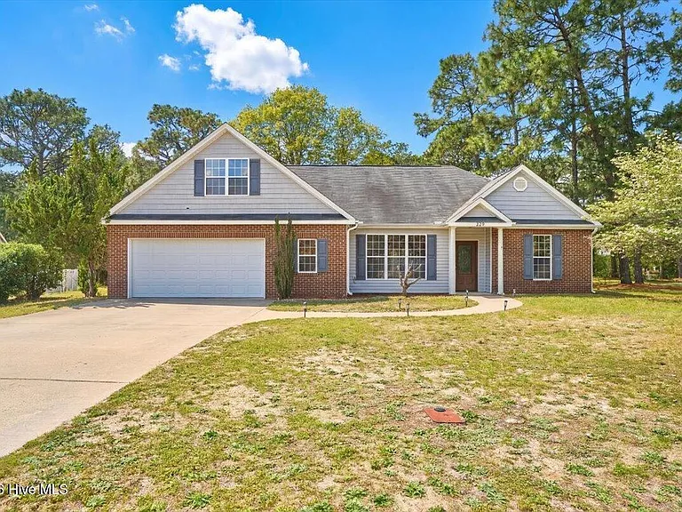 329 Green Links Dr — Photo 1