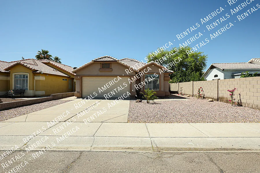 Beautiful 2 bedroom w/Den home, No HOA! in Peoria! — Photo 4